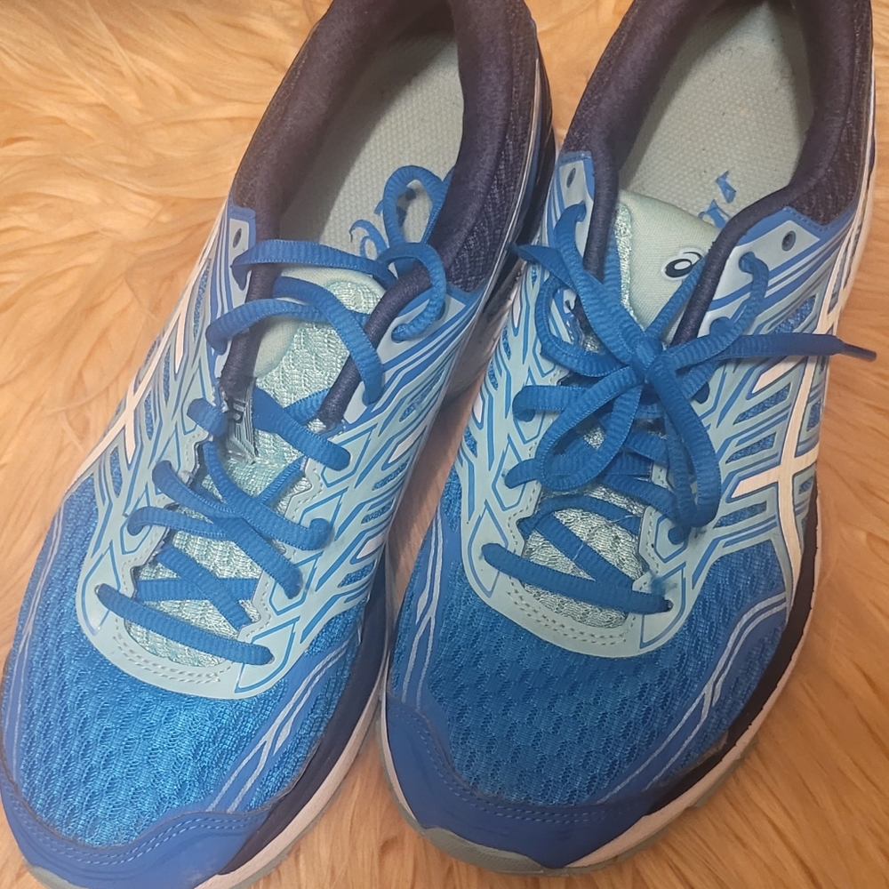 Turquoise/Blue Tennis Shoes